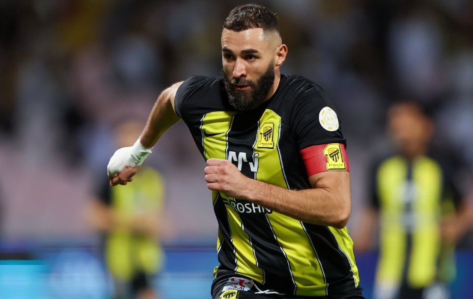 kaiyun-关于集结日阿贾克斯备战社区盾,复出首秀细节曝光,态度坚定,年轻球员得到机会的信息