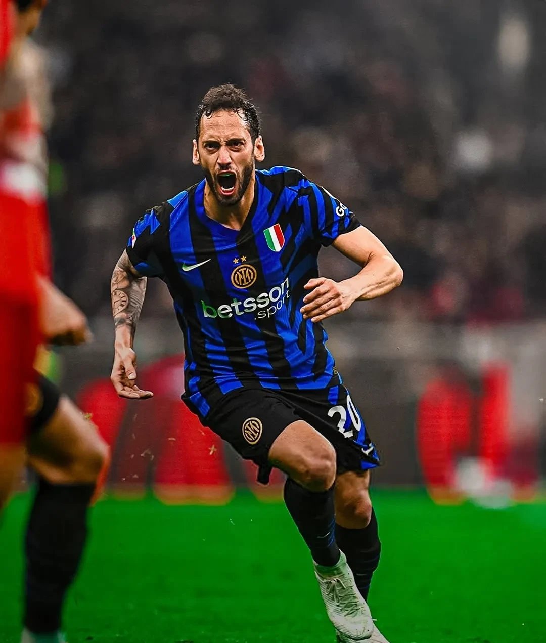 英雄联盟投注-包含AC米兰迎西甲关键赛，赛后再遭质疑，话题不断，高层口径保持一致的词条